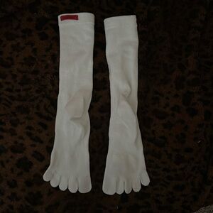 Injinji Men's Medium 8-10.5 Midweight Hiking Cushioned Crew Toe Socks white